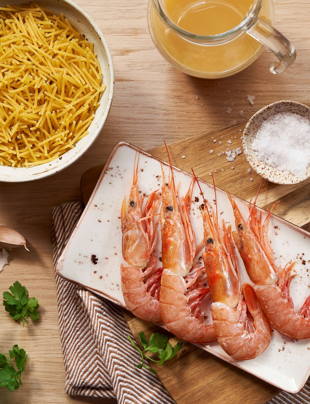 Riesengarnelen auf Nudeln mit Petersilienöl