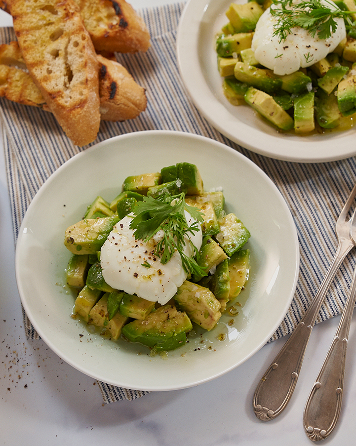 Avocado Limettenöl und pochiertes Ei